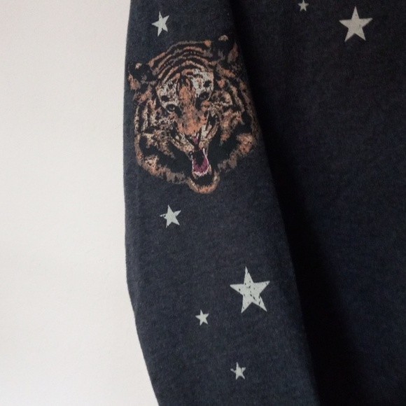 Torrid Pullover Sweatshirt Size 2 Stars Tiger Face Drop Shoulder - Picture 4 of 10